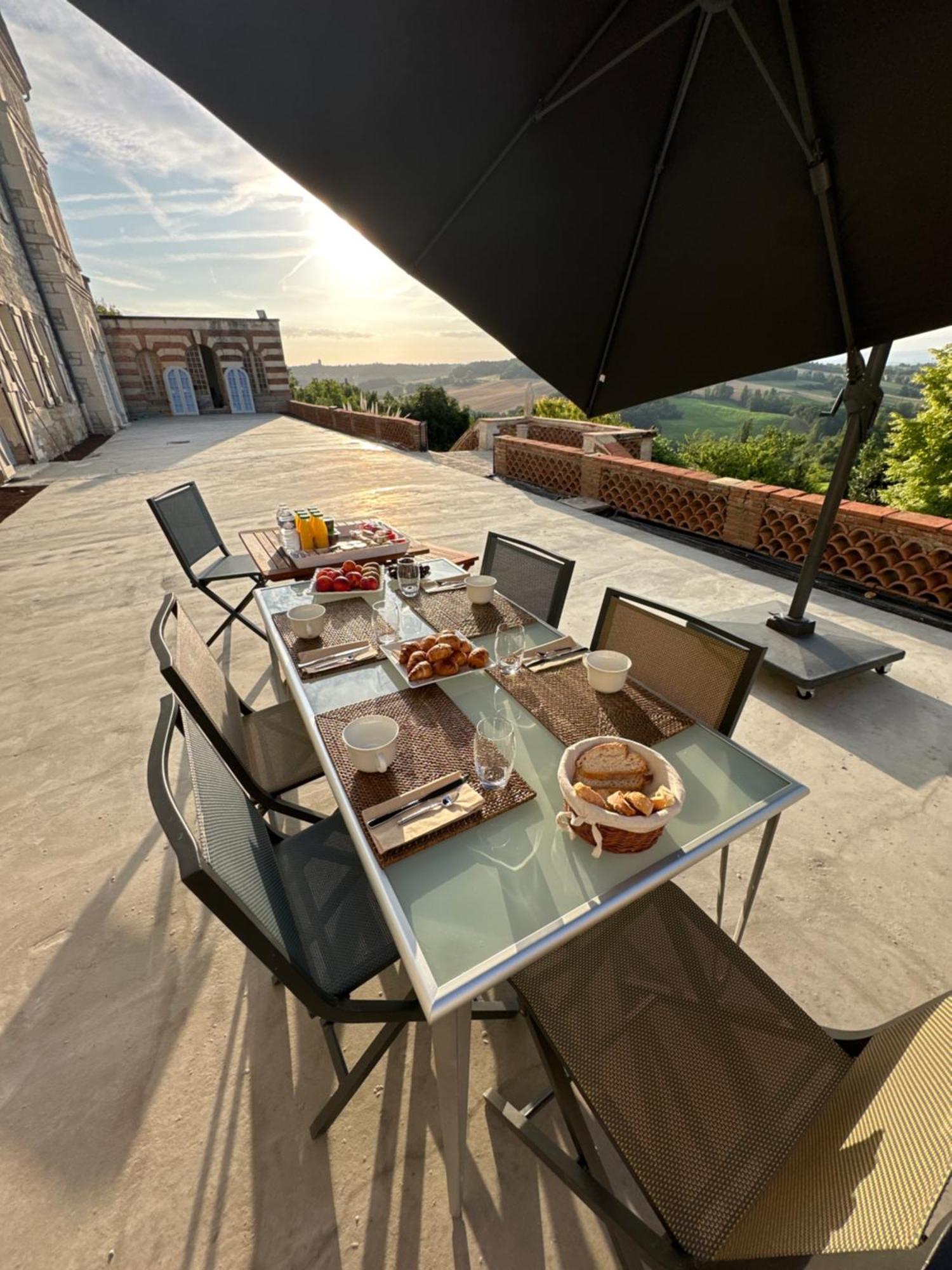 Les Trois Terrasses Bed & Breakfast Montpezat-de-Quercy ภายนอก รูปภาพ