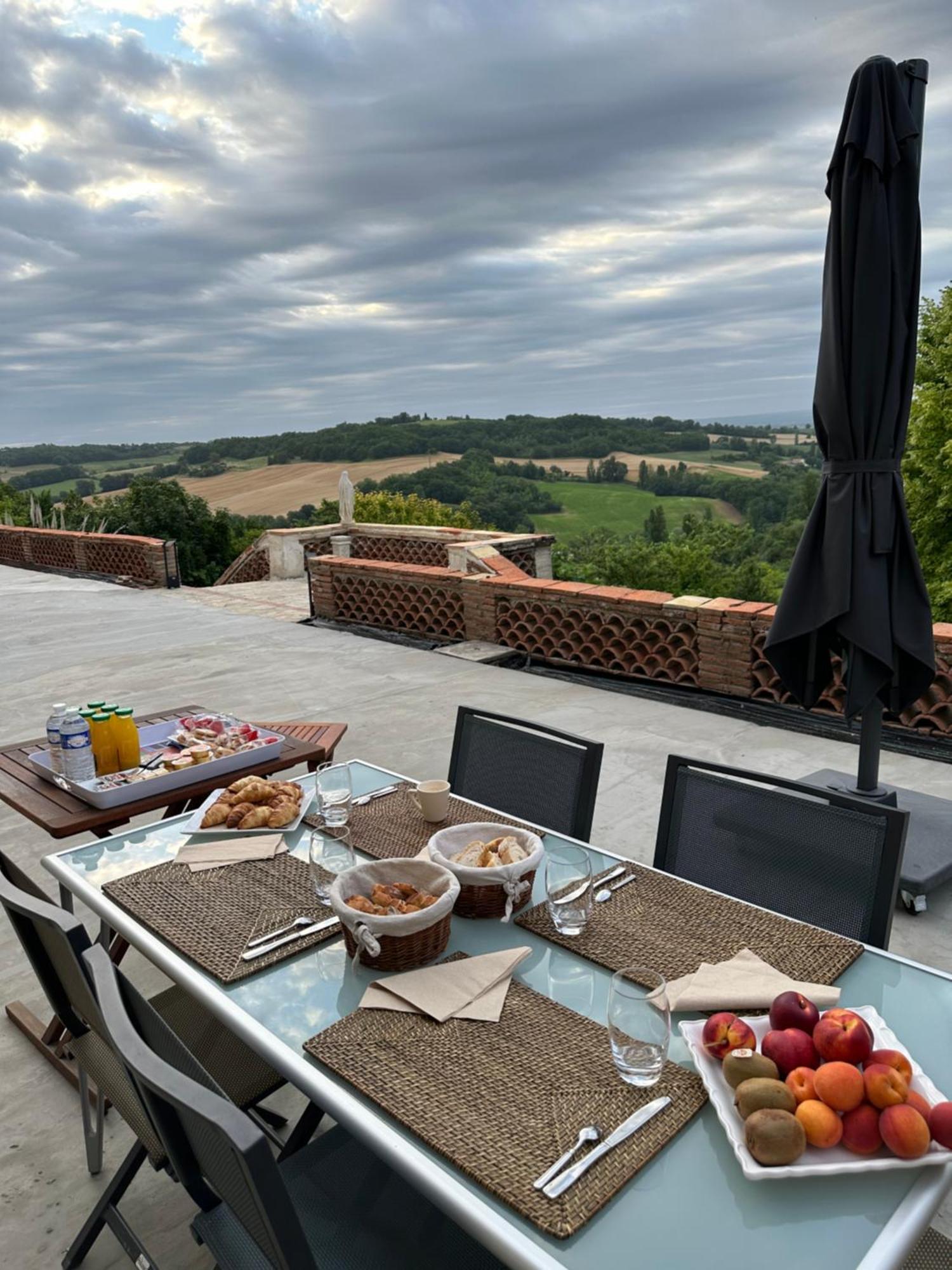 Les Trois Terrasses Bed & Breakfast Montpezat-de-Quercy ภายนอก รูปภาพ